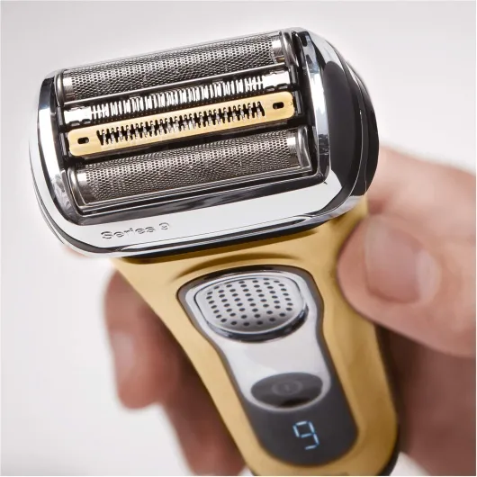 Series 9 9299cc Men's Electric Shaver, Wet&Dry, Rechargeable and Wireless with Integrated Precision Trimmer, Clean&Charge Cleaning Station and Travel Pouch - Gift Edition, Gold