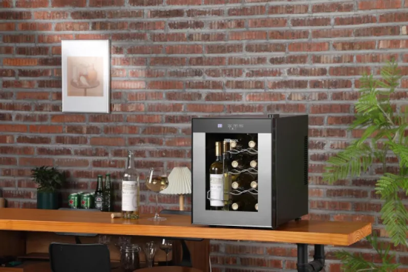 Barcool VINO12 – Table-Top Wine Fridge Black - 5-18°C - Wine Cooler - LED + Digital Display - Glass Door Drinks Cellar - Single-Zone 12 Bottle
